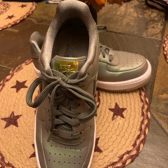 EUC Nike Air Force 1 ( Chamaeleon ) in color - Picture 4 of 6